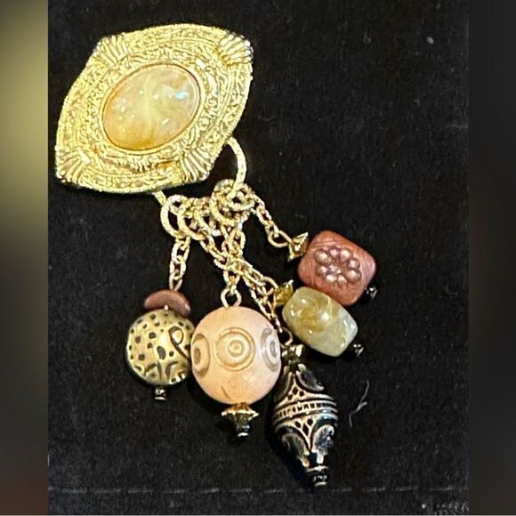 Vintage Brooch beaded excellent piece - Picture 10 of 13